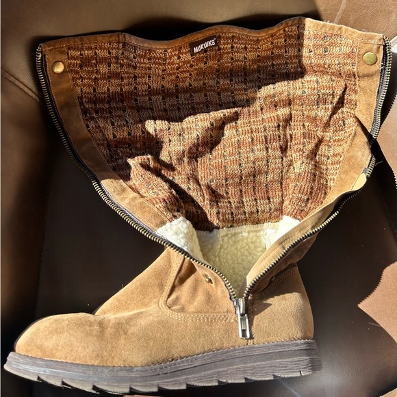 Sz 7 Mukluk Boots-can be worn high or folded over - Picture 4 of 11